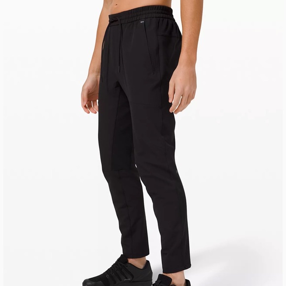 SOLD!!! Lululemon license to train pant 10/10 condition - Picture 2 of 2